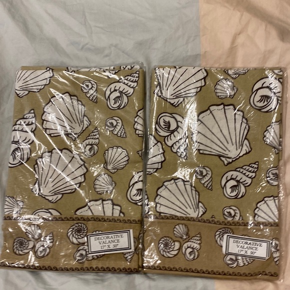 Valances 17” x 50” - quantity 2 - Picture 1 of 1